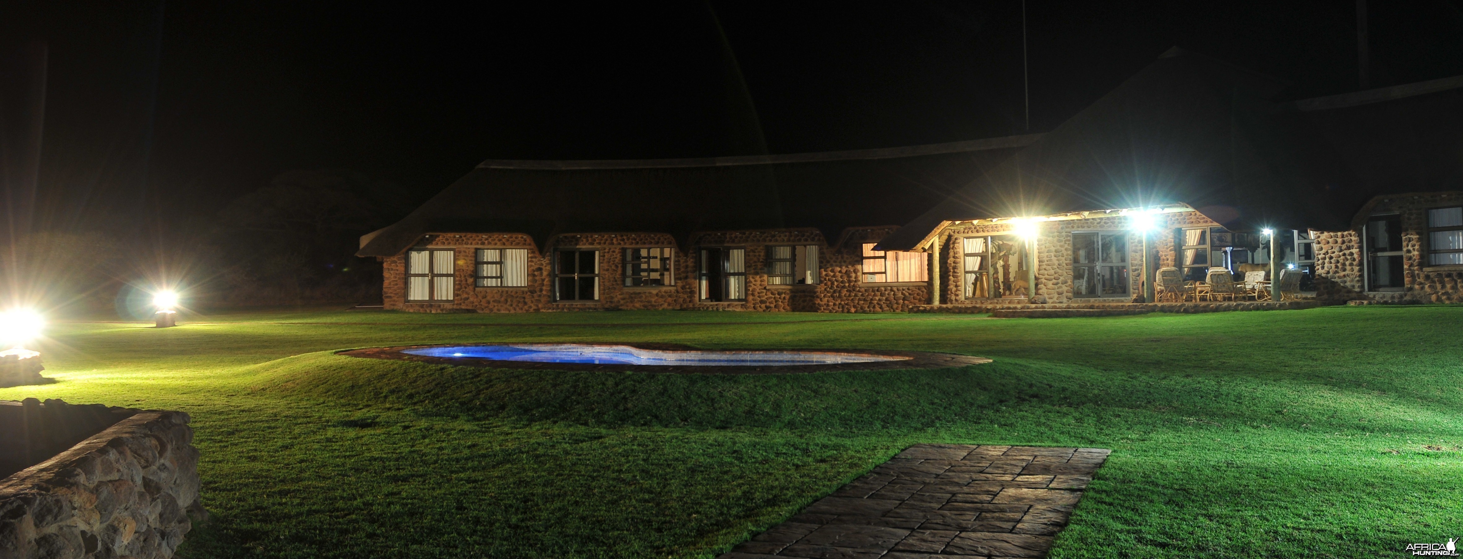 Wag n Bietjie Lodge - Wintershoek Johnny Vivier Safaris in South Africa