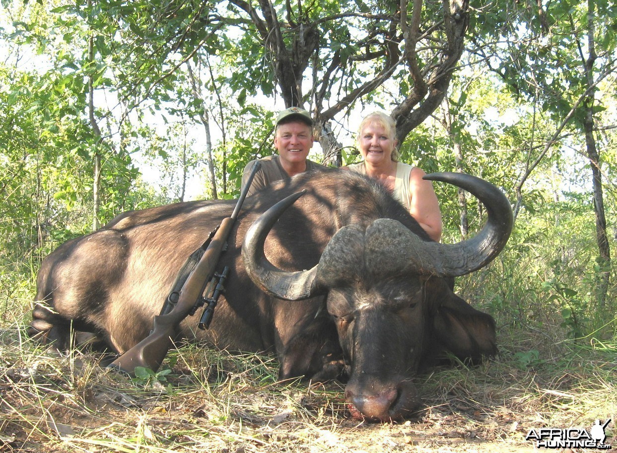 Hunting Buffalo with Wintershoek Johnny Vivier Safaris in SA