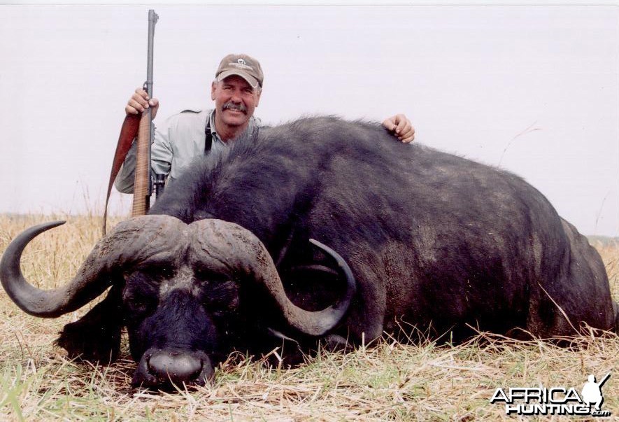 Hunting Buffalo with Wintershoek Johnny Vivier Safaris in SA