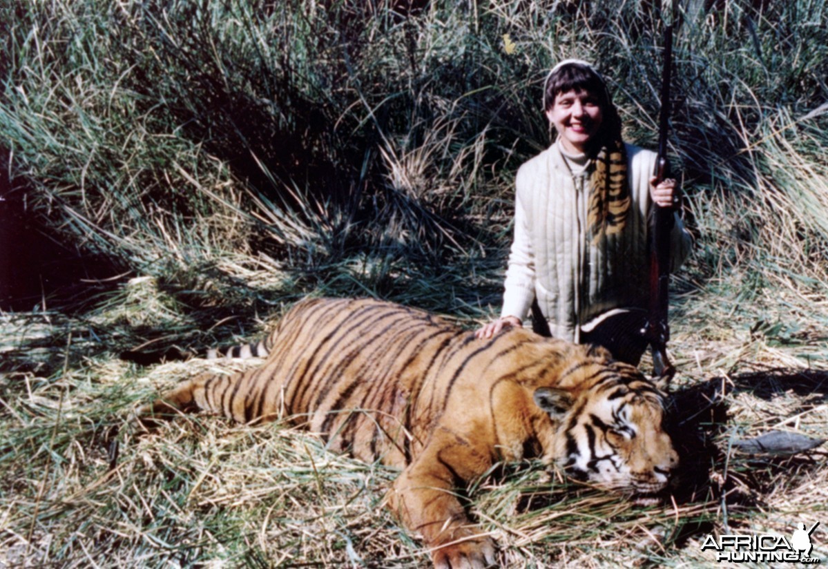 Zoe Dell with Tiger in India