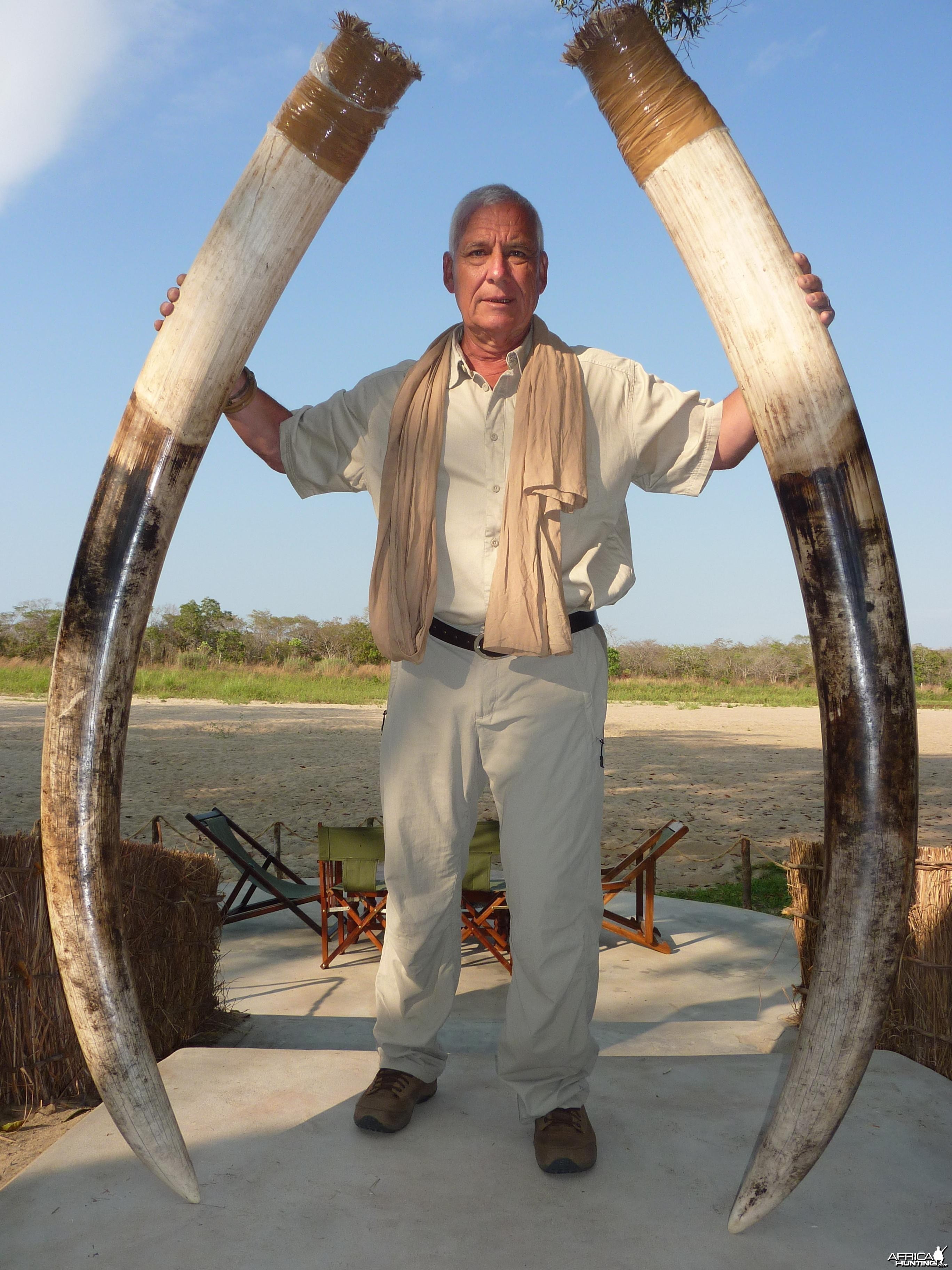 Big Elenpahnt hunted in Tanzania