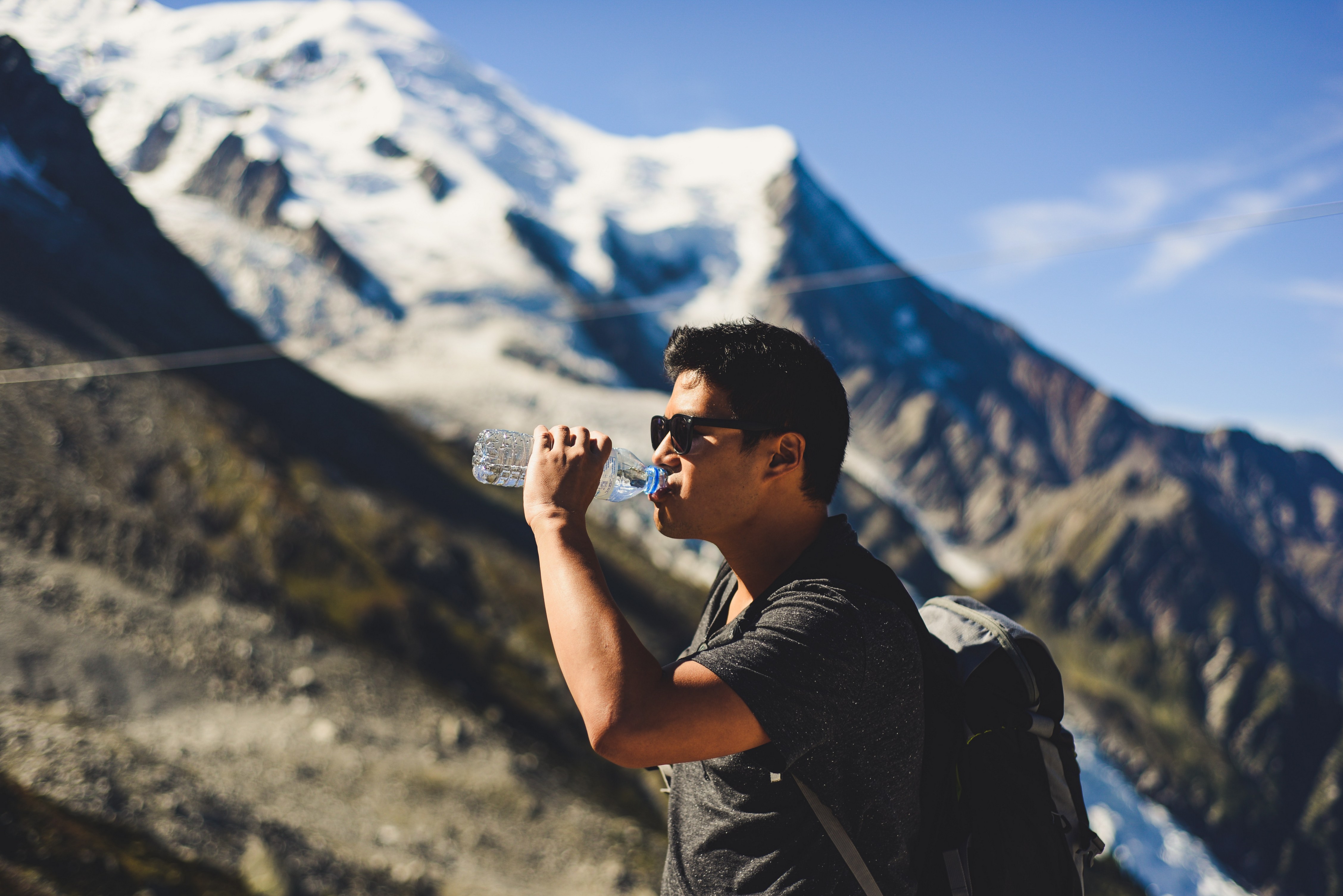 hikerdrinkingwater.jpg