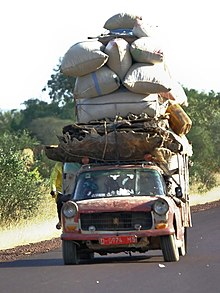 Mali_-_local_transport PEUGEOT 404.jpg