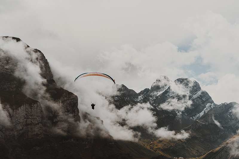 paragliding-in-Switzerland.jpg