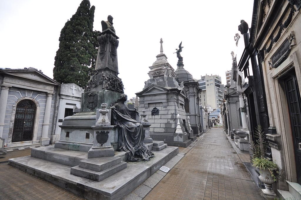 recoleta-cemetery-buenos-aires-featured.jpg