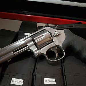 S&W 686-6-4 in 357 Mag Revolver