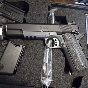 Operator Cal 9mm Handgun