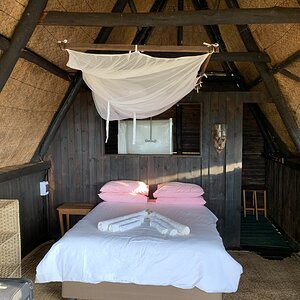 Thatched Roof Chalets Accommodation Zimbabwe