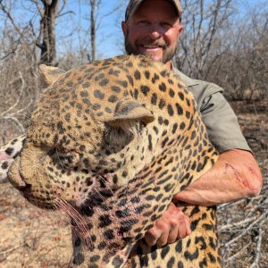 Leopard Hunt Zimbabwe