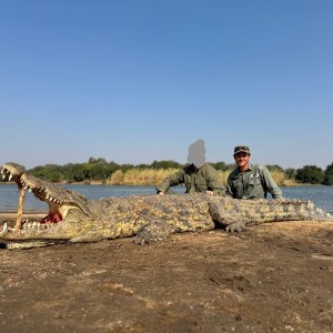 Crocodile Hunt Nyakasanga Zambezi