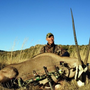 Bowhunting Gemsbok with Wintershoek Johnny Vivier Safaris in South Africa