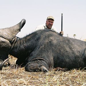 Hunting Buffalo with Wintershoek Johnny Vivier Safaris in SA