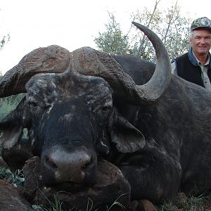 Hunting Buffalo with Wintershoek Johnny Vivier Safaris in SA