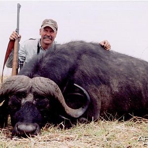 Hunting Buffalo with Wintershoek Johnny Vivier Safaris in SA