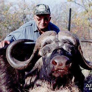 Hunting Buffalo with Wintershoek Johnny Vivier Safaris in SA