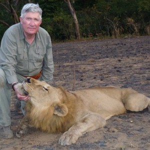 Lion hunted in Central Africa with Club Faune