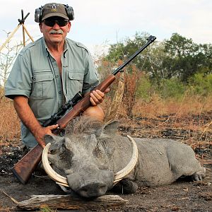 Selous - Warthog Hunt