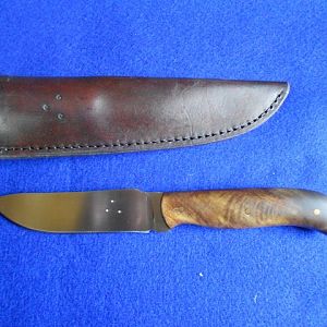 Thumb-notch Skinner with Kauri wood handle