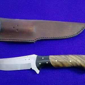 Buffalo Skinner Knife with Buffalo Horn and Walnut