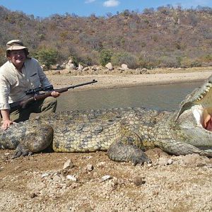 Mozambique Hunt Crocodile