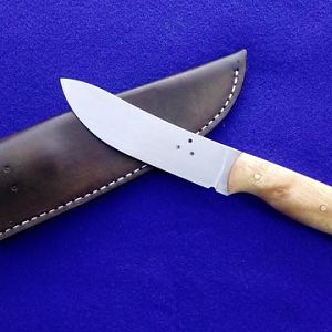 Skinner Knife with Cherrywood