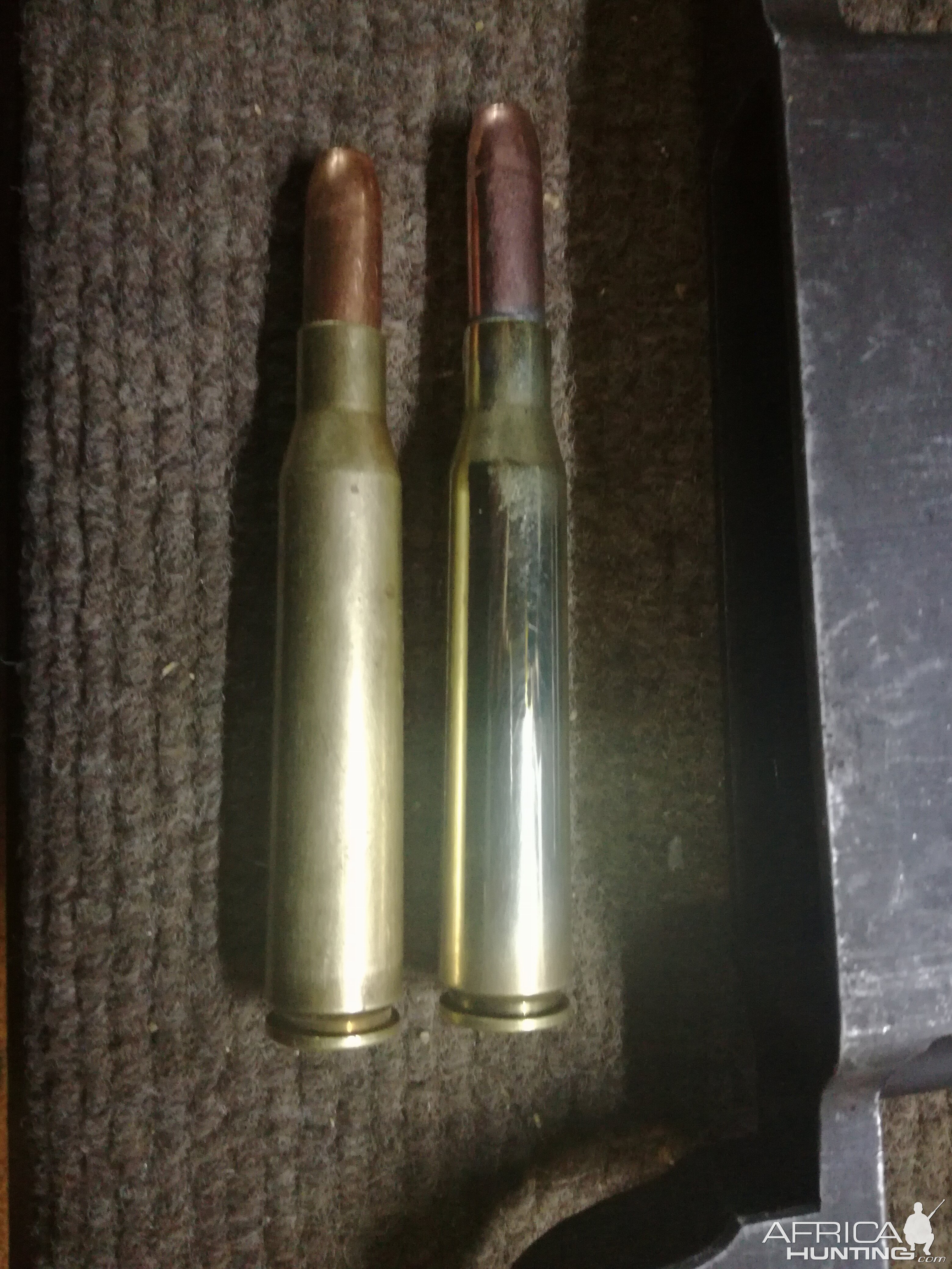 91 mm round alongside a 87 mm round..dummies both of them..