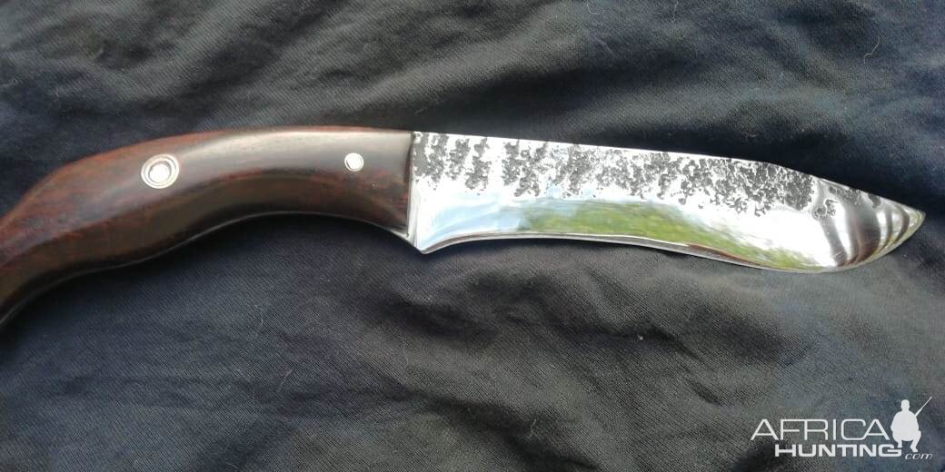 https://www.africahunting.com/media/forged-camp-chopping-knife-red-bush-willow-handle-with-brass-pins.99943/full