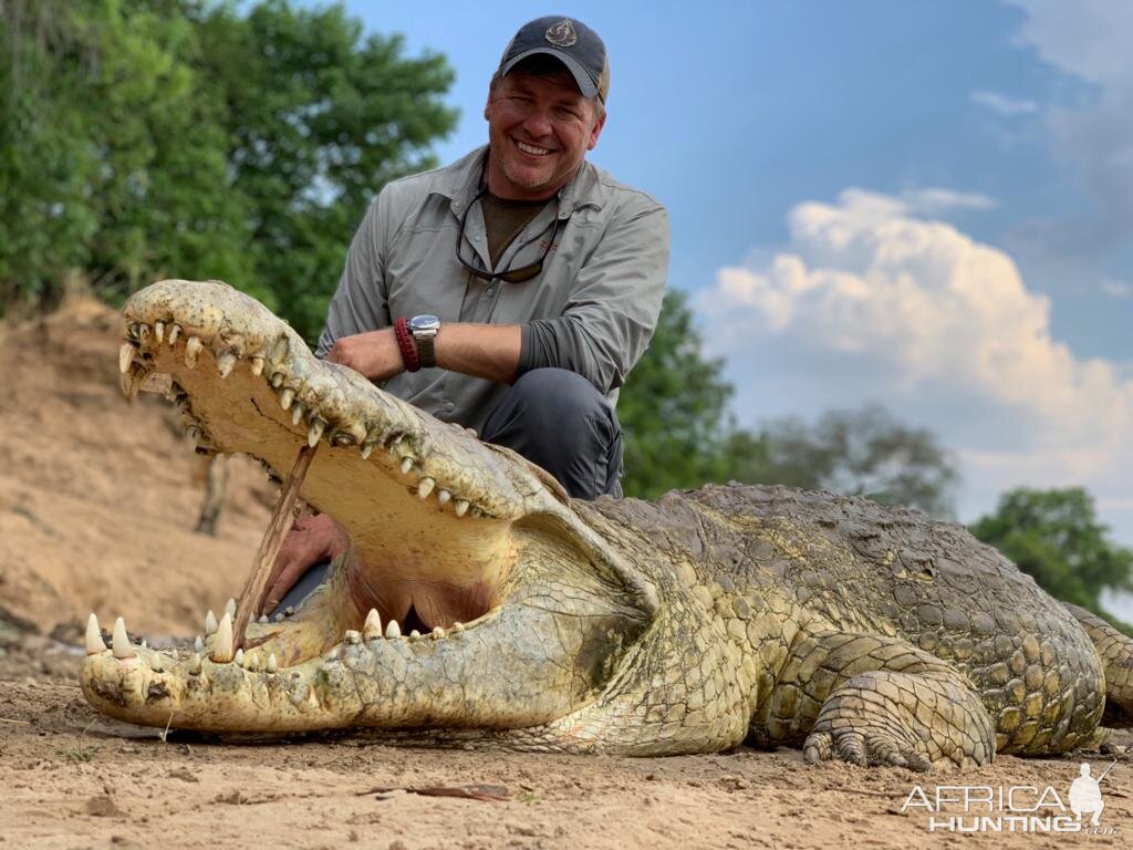 Hunt Crocodile in Zambia