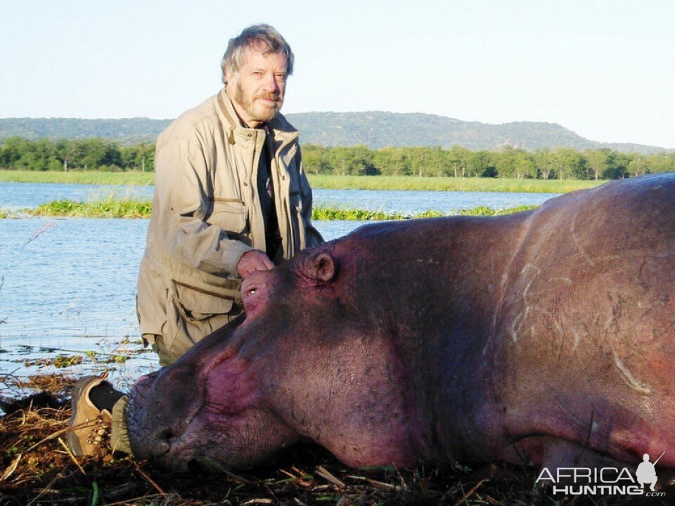 Hunt Hippo Tanzania