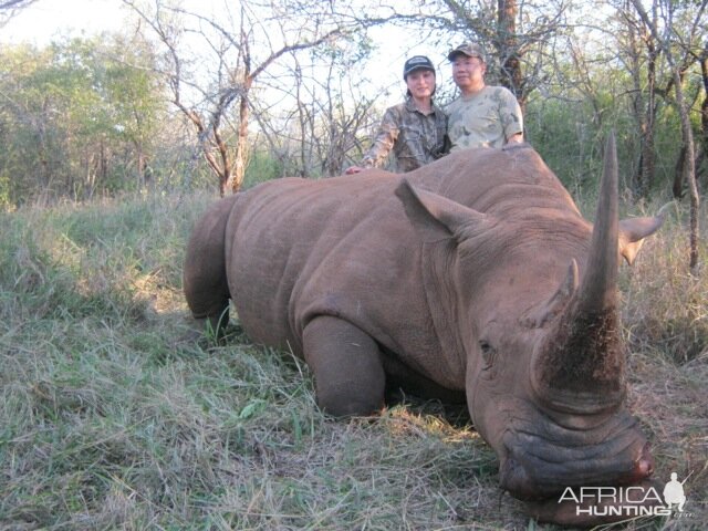 Hunt White Rhino