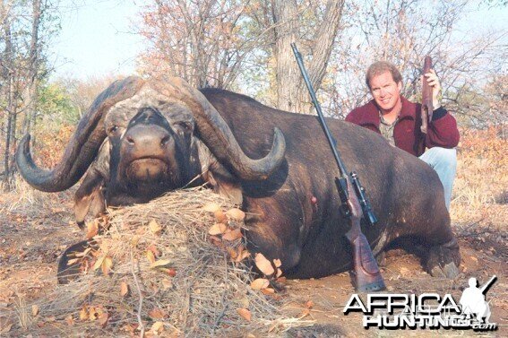 Hunting Buffalo with Wintershoek Johnny Vivier Safaris in SA