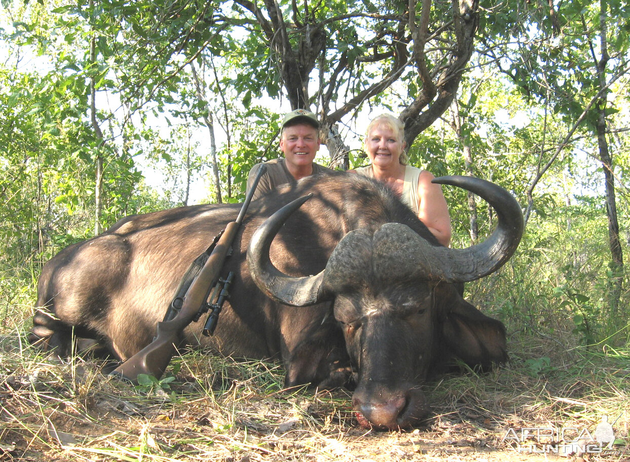 Hunting Buffalo with Wintershoek Johnny Vivier Safaris in SA