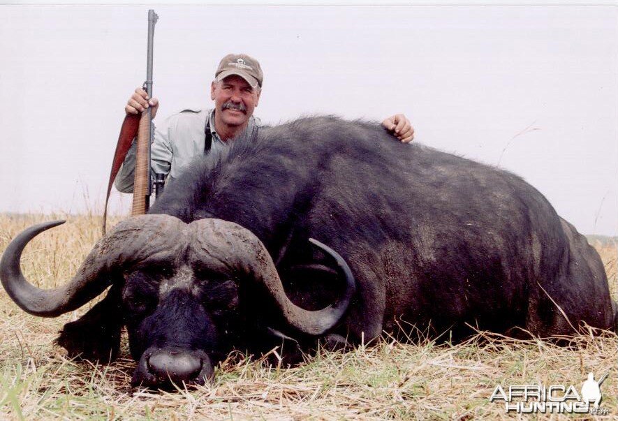 Hunting Buffalo with Wintershoek Johnny Vivier Safaris in SA