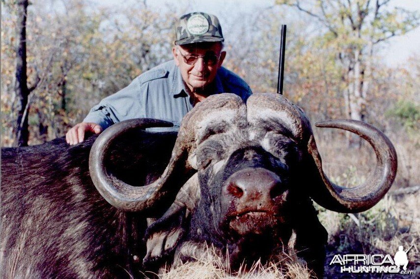 Hunting Buffalo with Wintershoek Johnny Vivier Safaris in SA