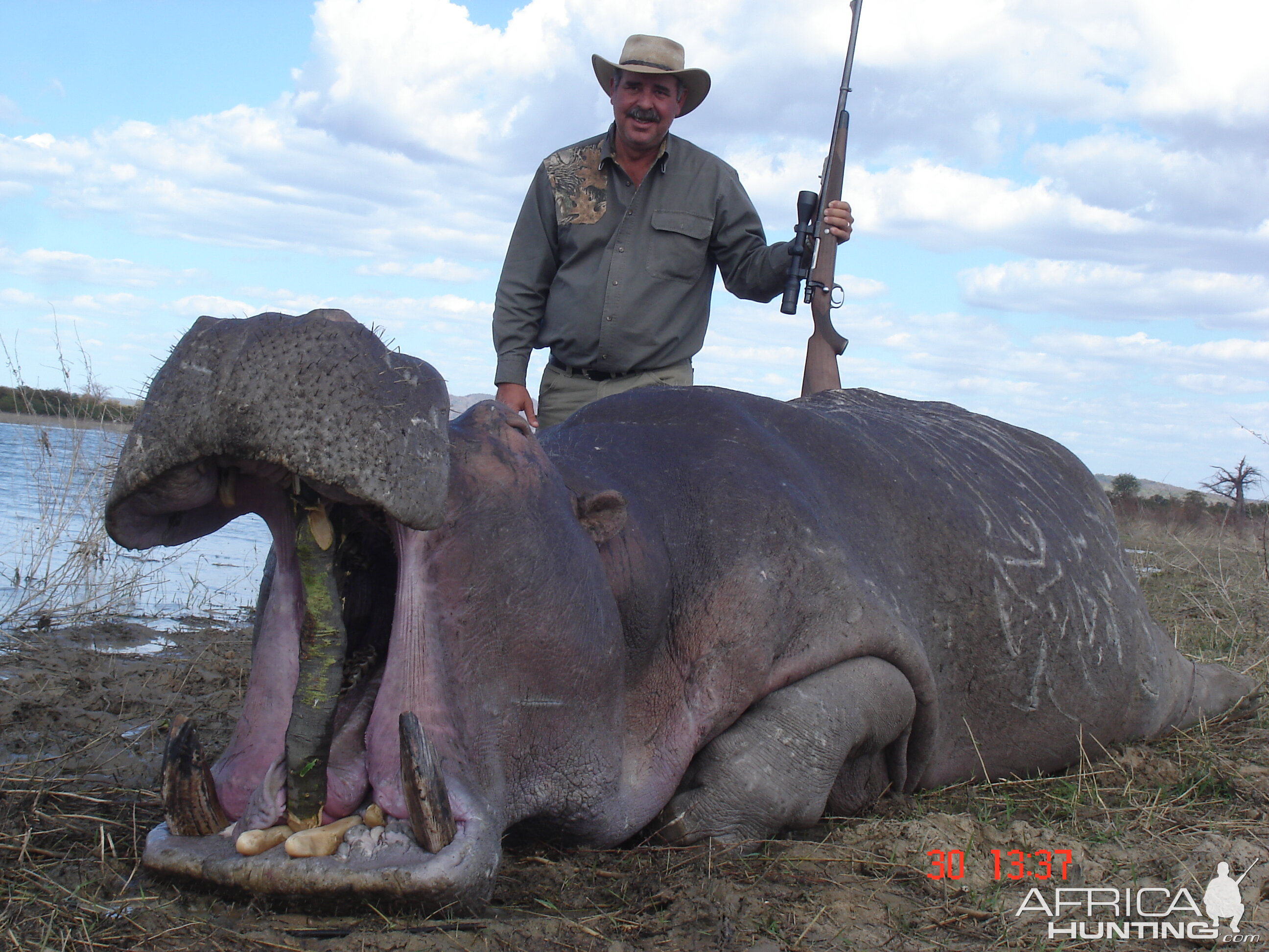 Hunting Hippo with Wintershoek Johnny Vivier Safaris in SA