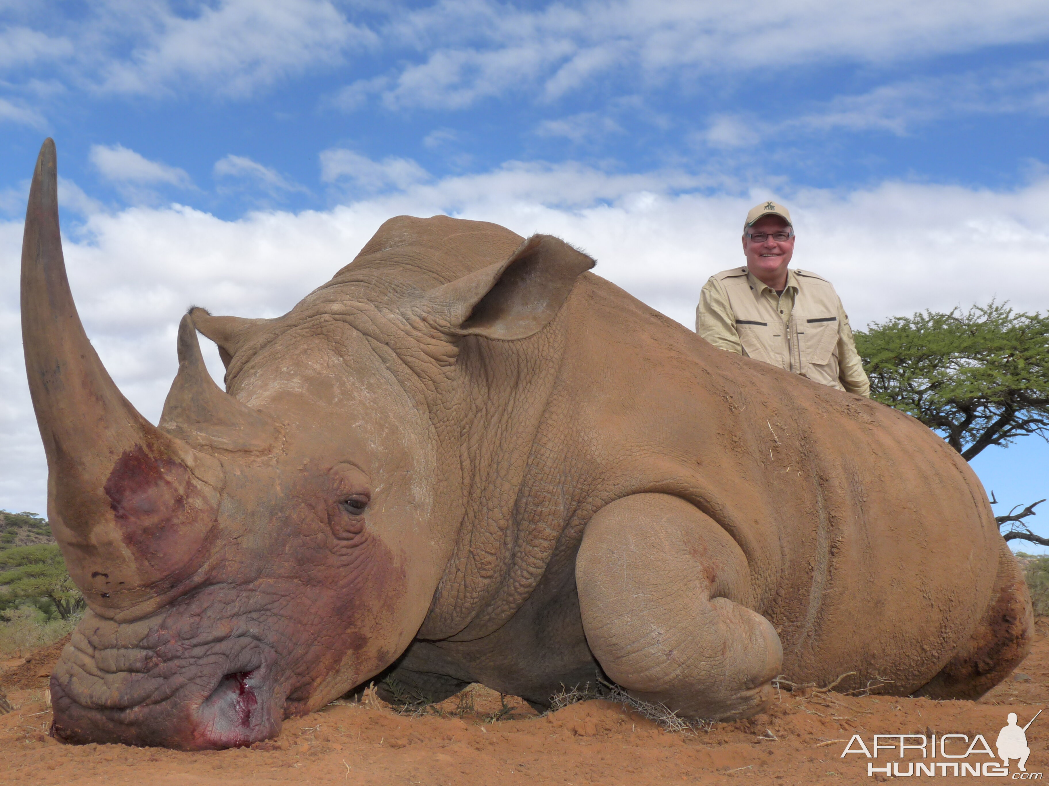 Hunting White Rhino with Wintershoek Johnny Vivier Safaris in SA