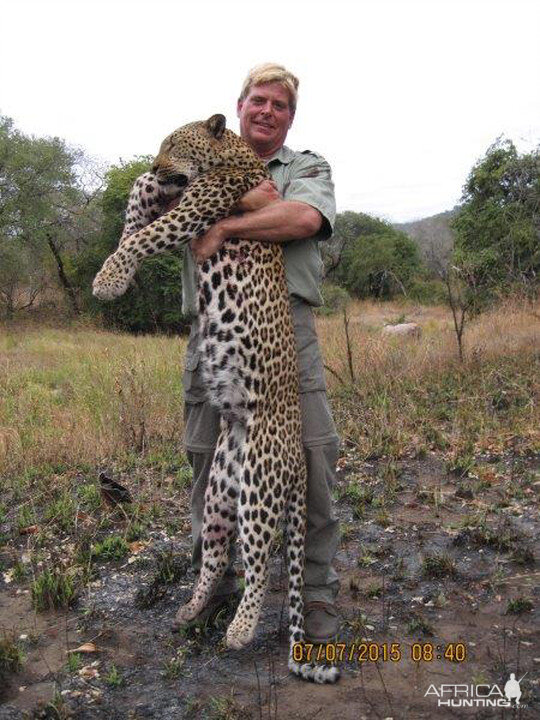 Leopard Hunt Mozambique