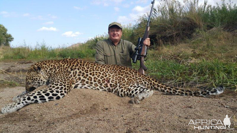 Leopard Hunt Mozambique