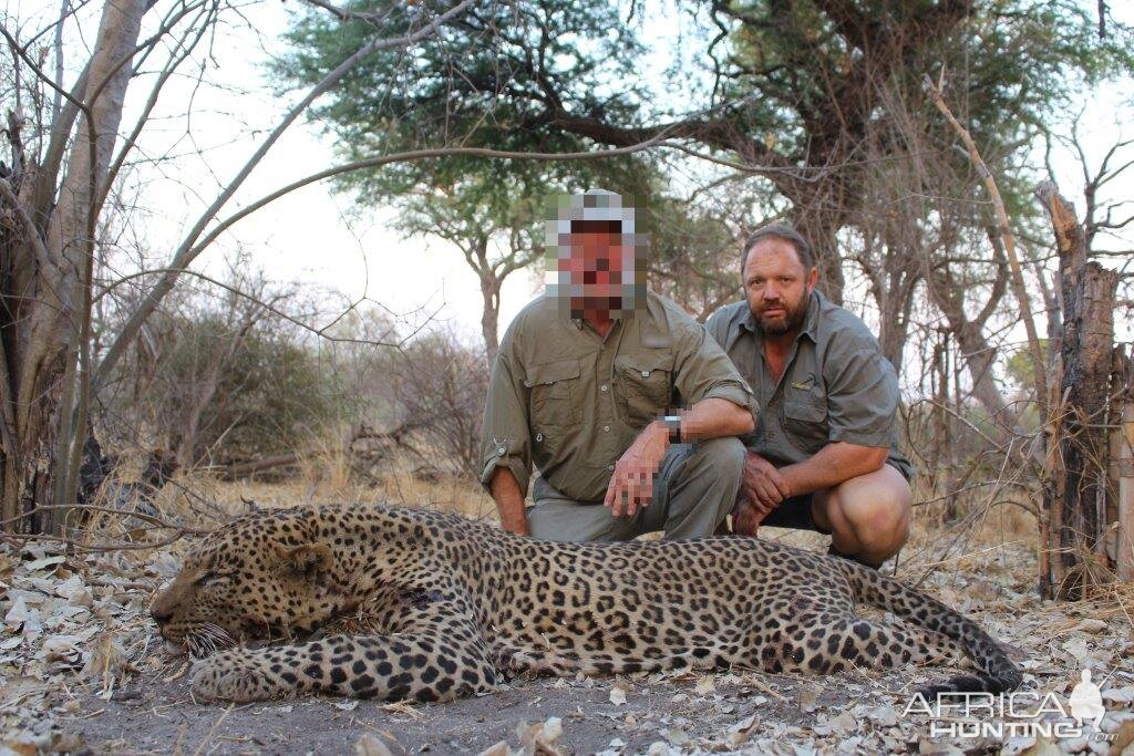 Leopard Hunt Nambia