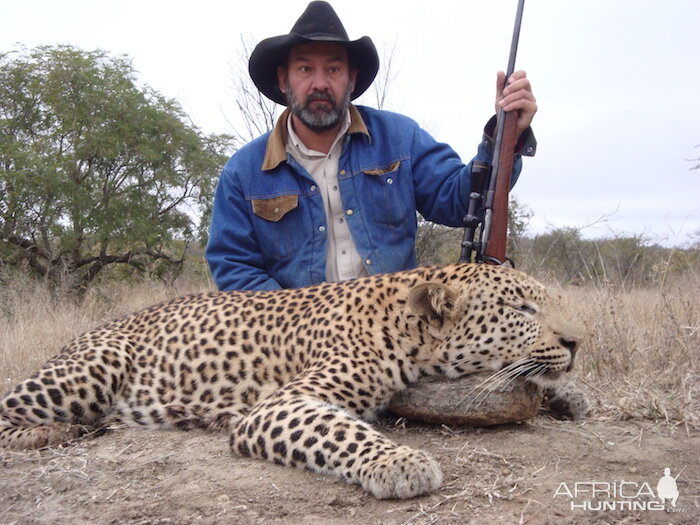 Leopard Hunt Zimbabwe