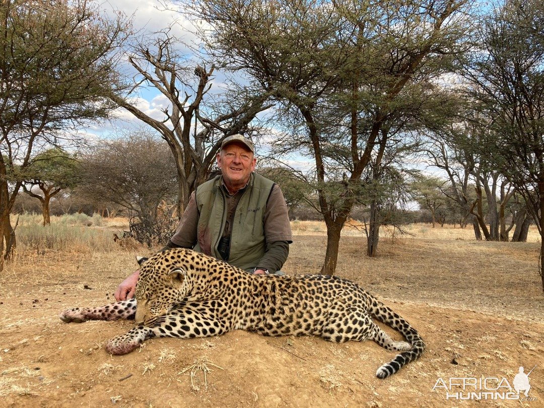 Leopard Hunting Namibia