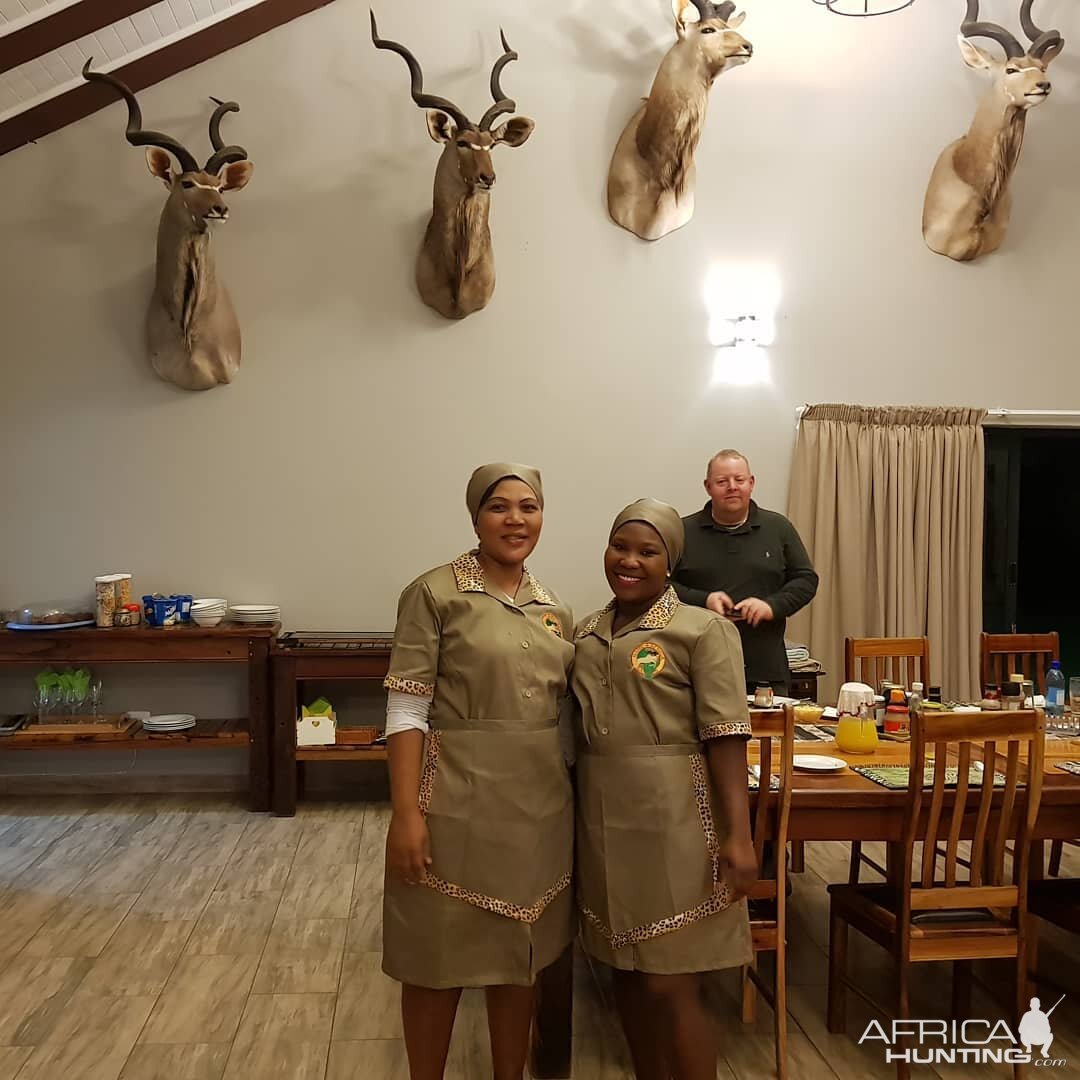 safari lodge team