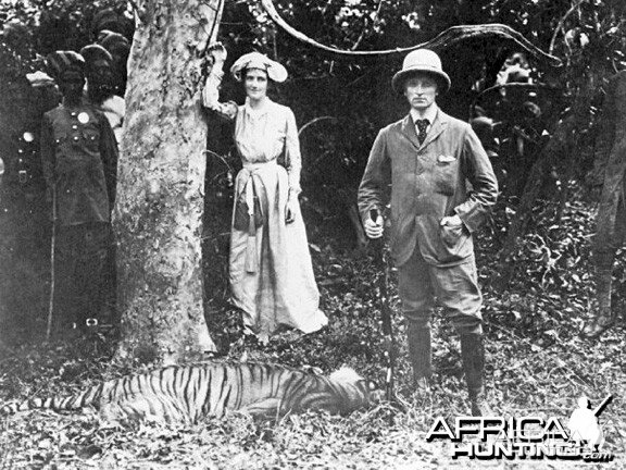 Lord and Lady Cuzon, governor of India in 1903 with Tiger