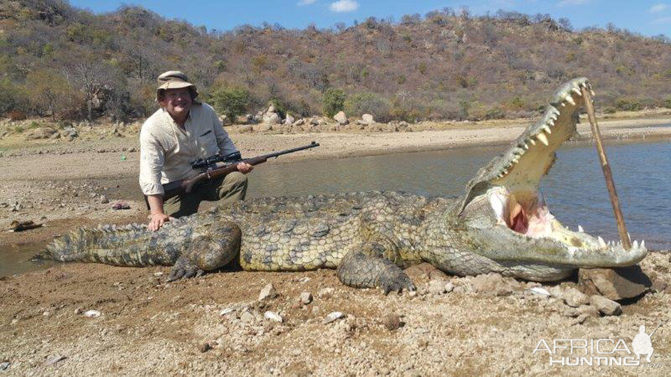 Mozambique Hunt Crocodile