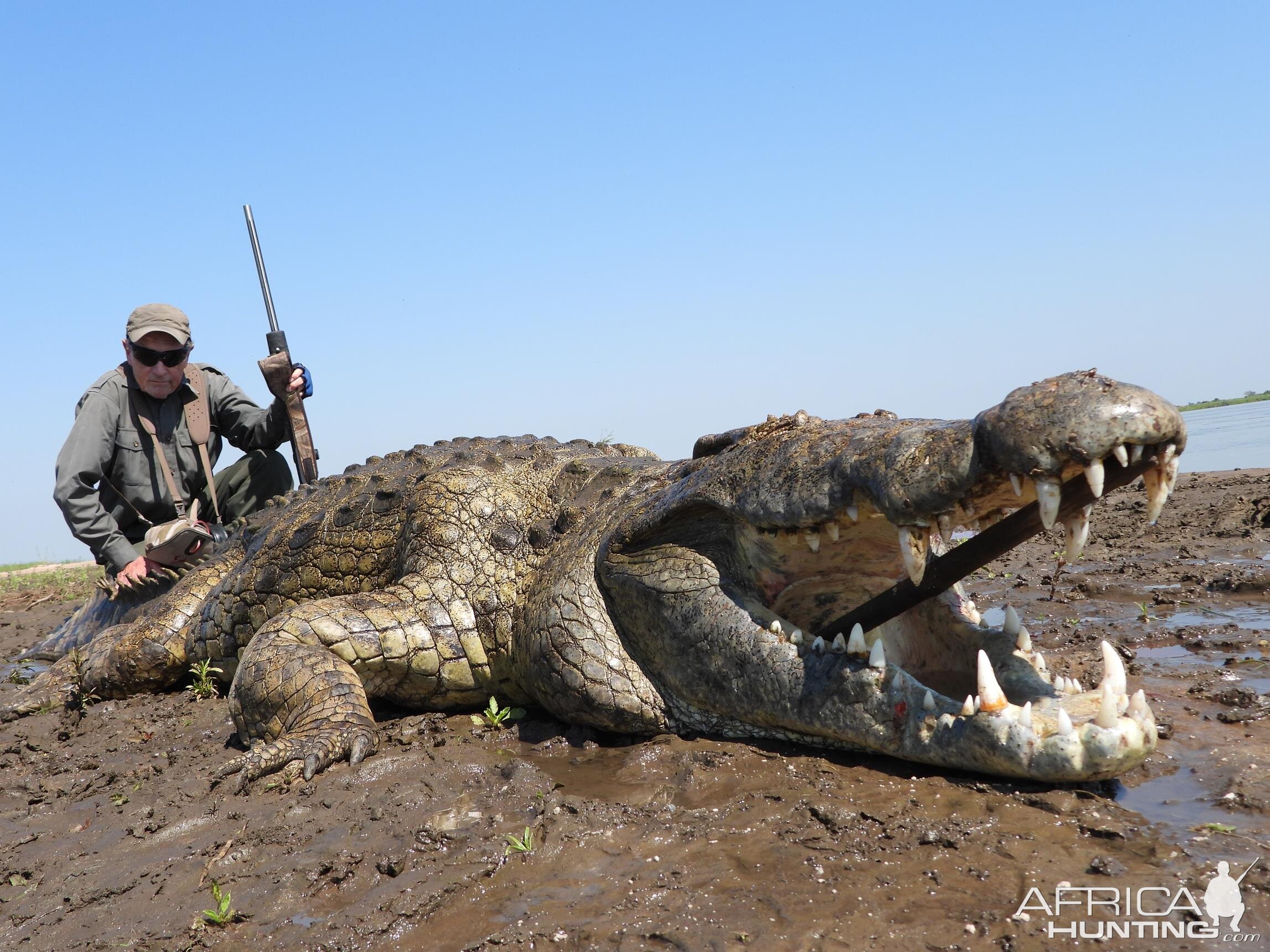 Mozambique Hunt Crocodile