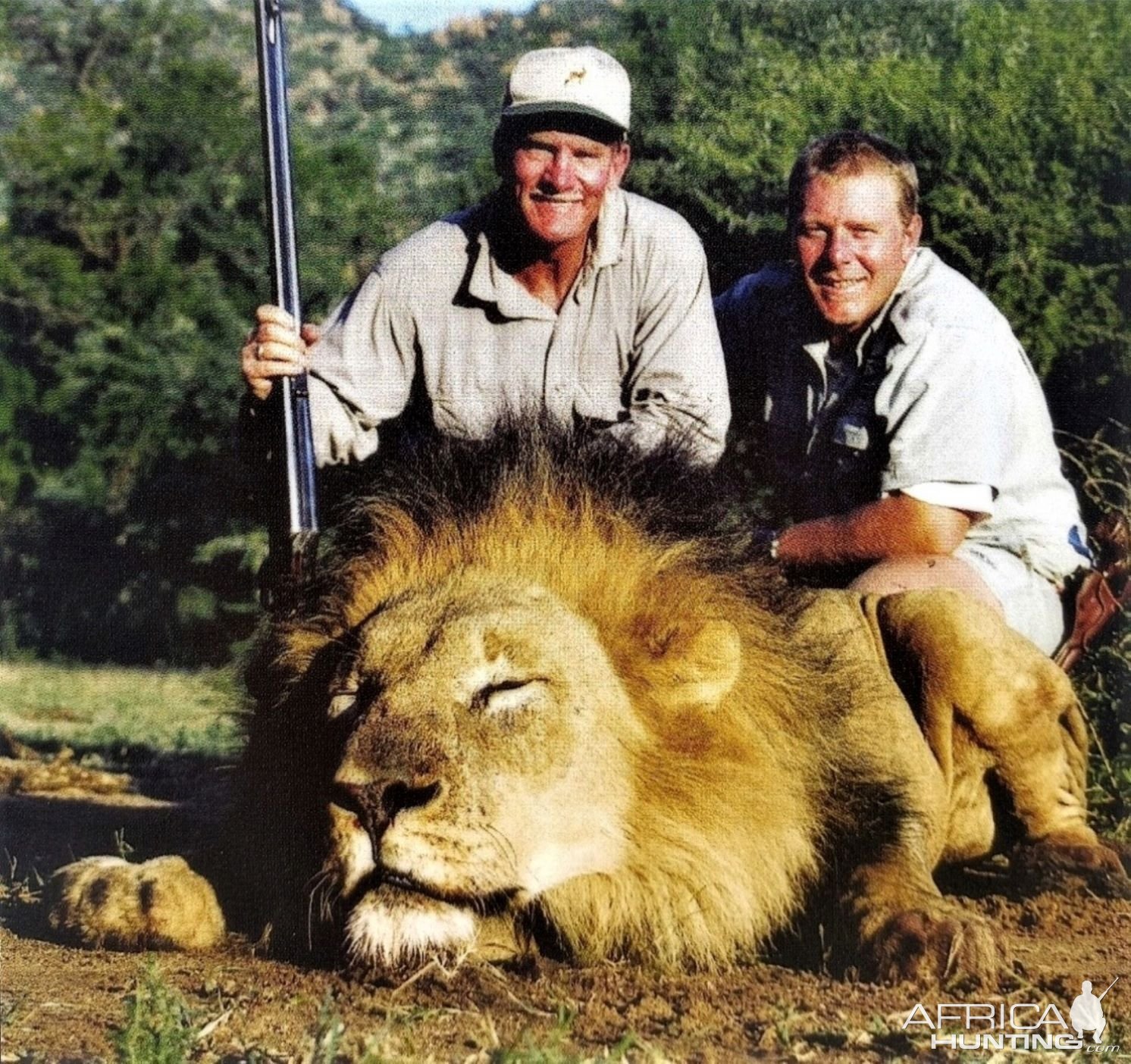 Sherwin Scott and Hans Vermaak with the SCI No. 5 Lion (South Africa & Namibia category)