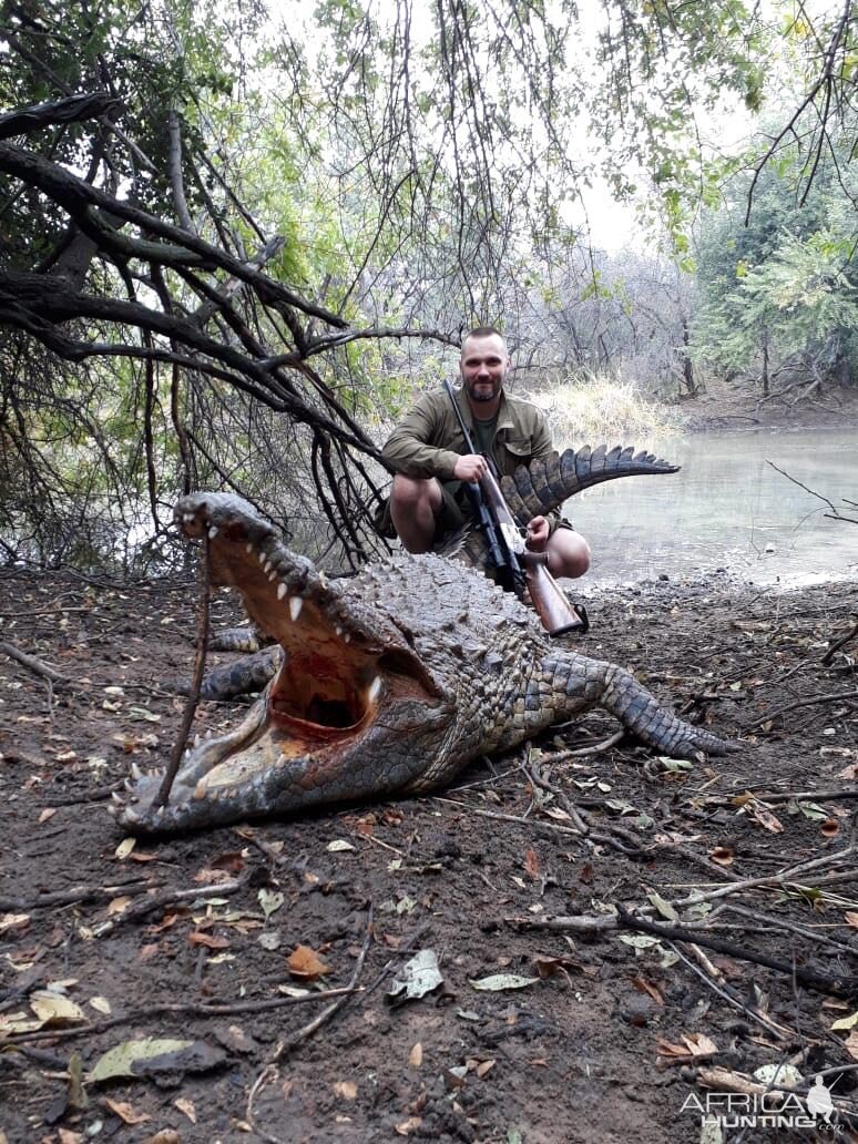 South Africa Hunt Crocodile