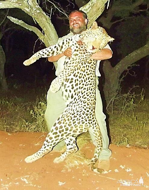 South Africa Hunt Leopard