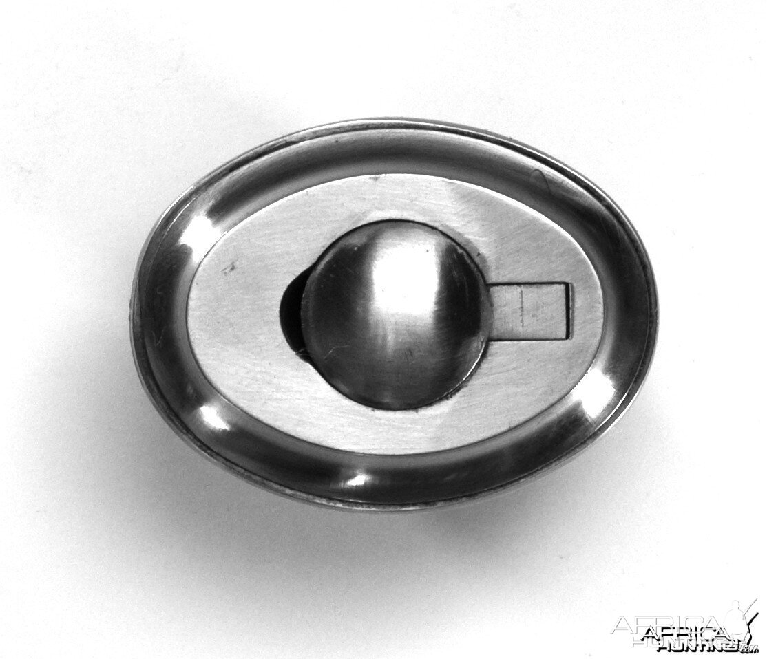 Steel pistol grip cap with built-in rÃ©servoir