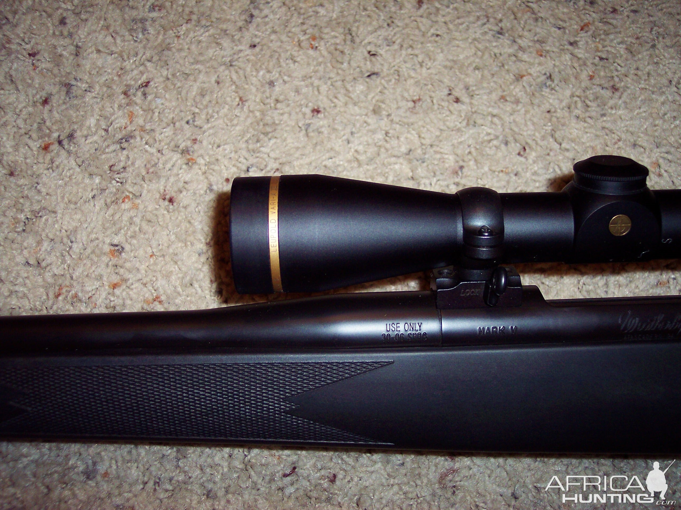 Weatherby Mark V Lightweight Mountain Rifle .30-06 & Leupold VX3 2.5-8x36 Riflescope